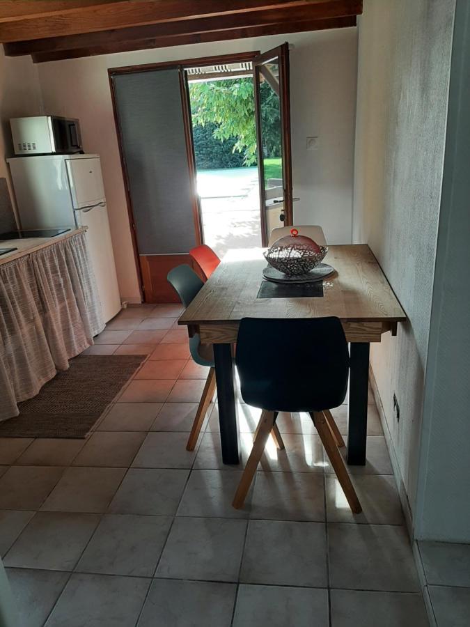 Gite A La Campagne Avec Piscine Biziat 외부 사진
