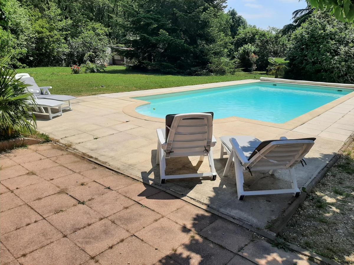 Gite A La Campagne Avec Piscine Biziat 외부 사진